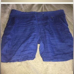 Vilebrequin linen cargo shorts size XL color is blue